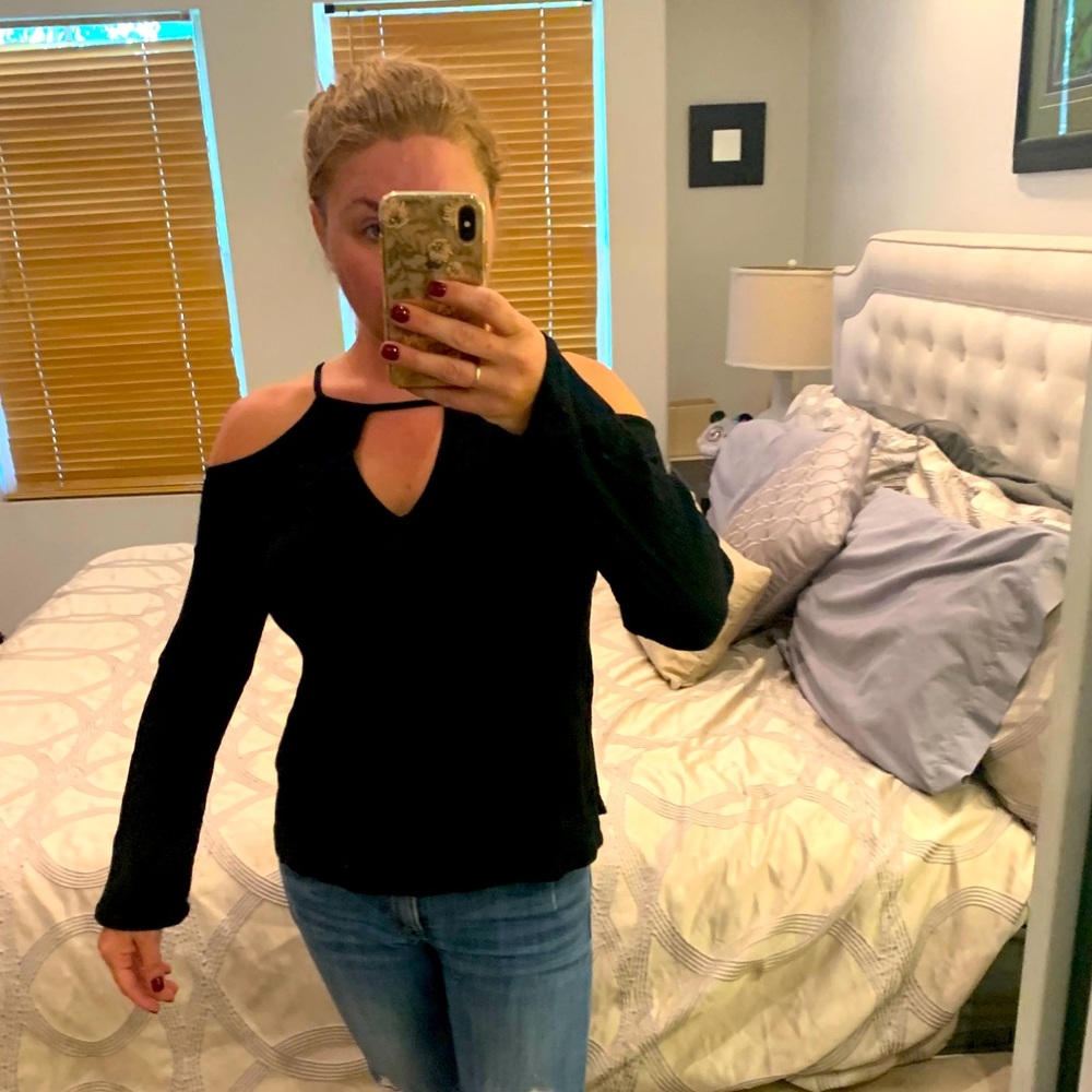 Flowy, bell sleeved blouse with shoulder cut outs